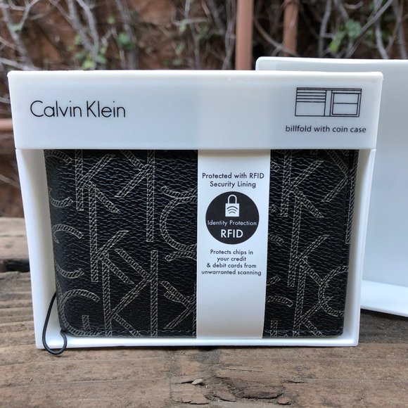 *New* Calvin Klein Bi-fold Wallet with coin case - Picture 1 of 4